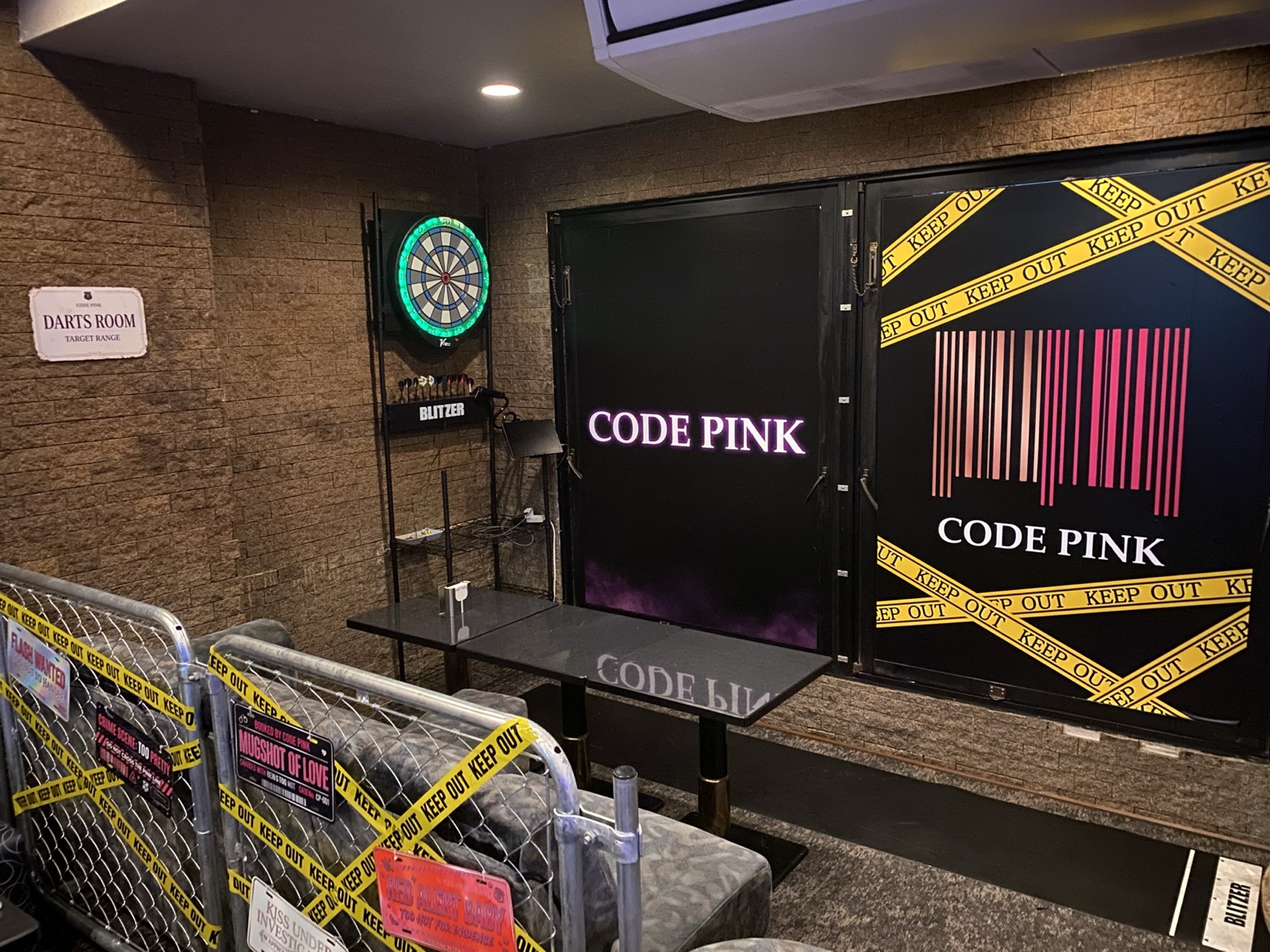 みんなで盛り上がれるCODE PINKのダーツルーム